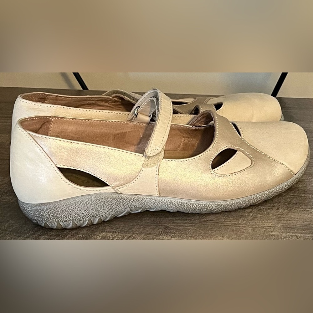 Naot Size 38 / 7.5 Leather Shoes